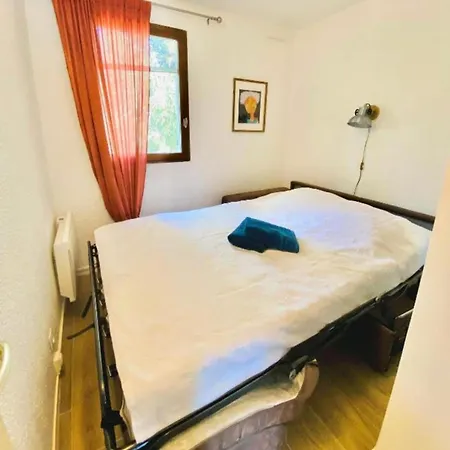 Bright Apartment For 4 - Near Beach *