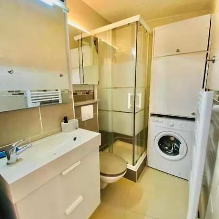 Bright Apartment For 4 - Near Beach Apartment