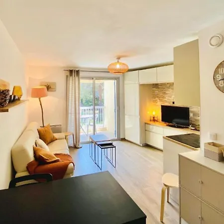 Bright Apartment For 4 - Near Beach *